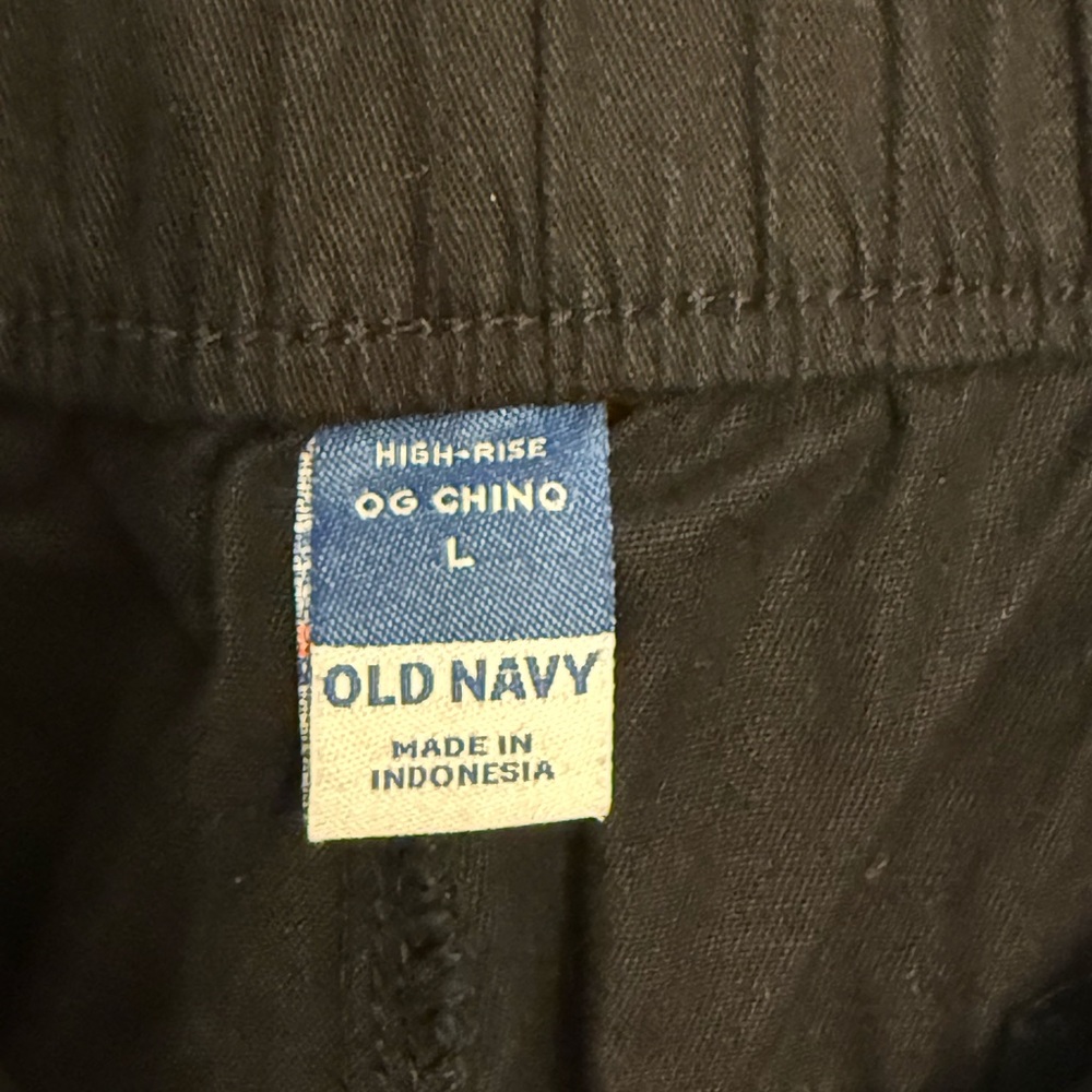 Old Navy Black High-Rise Chino Shorts - Picture 3 of 3